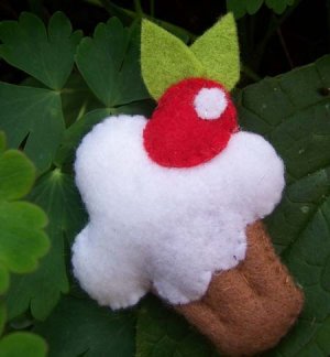 Cupcake Pin Badge - White