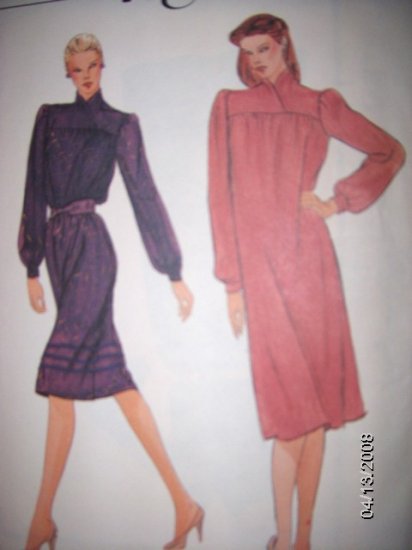 Vintage 1960s Vogue Very Easy 7886 Pattern, Dress Size 12 Uncut
