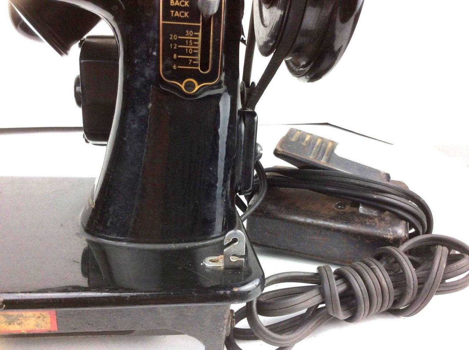 Vintage Singer Spartan Sewing Machine Electric Portable Tabletop Great