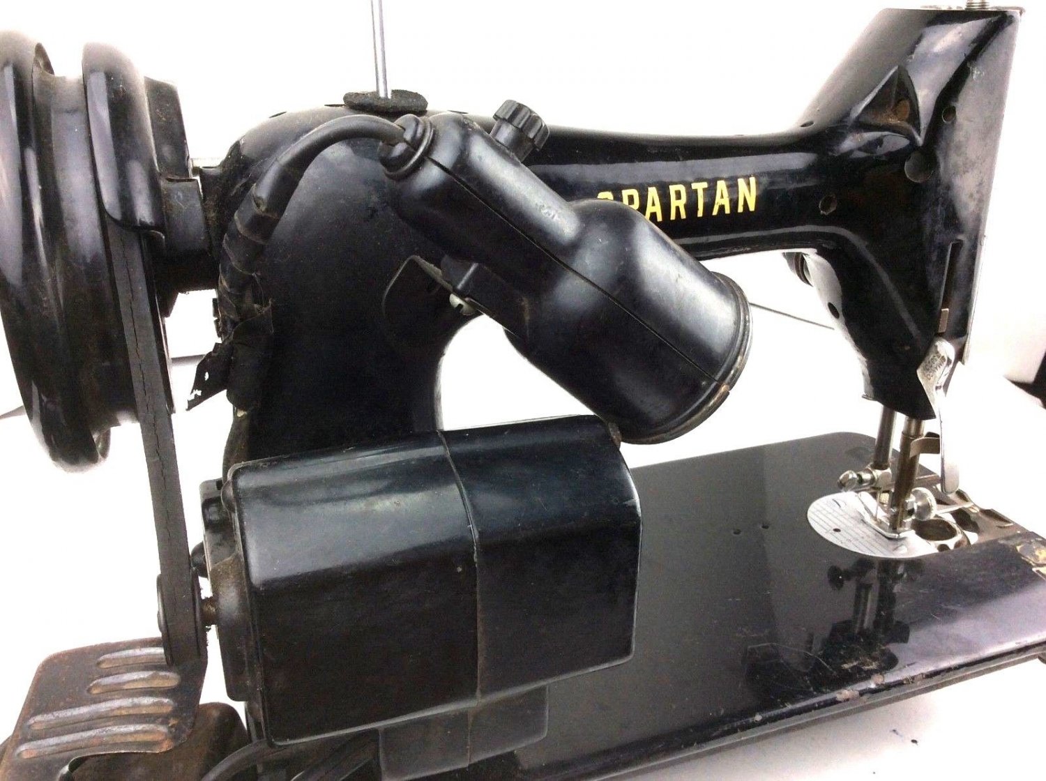 Vintage Singer Spartan Sewing Machine Electric Portable Tabletop Great