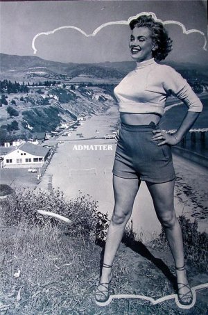 Marilyn Monroe Vintage 11X16 Pin-Up Poster HOT LEGS!
