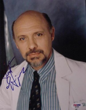 HECTOR ELIZONDO SIGNED PHOTO PSA/DNA CERT. CHICAGO HOPE