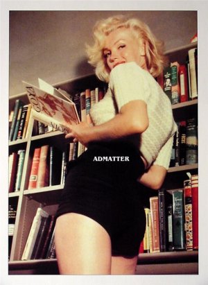 Marilyn Monroe Vintage 2-Sided Pinup Reading Book Photo