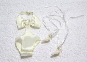 Barbie-Ensemble-Fashion Only-OOB-White Swimsuit & Pumps