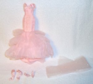 Barbie-Ensemble-Fashion Only-OOB-Pink Ribbon Fashion
