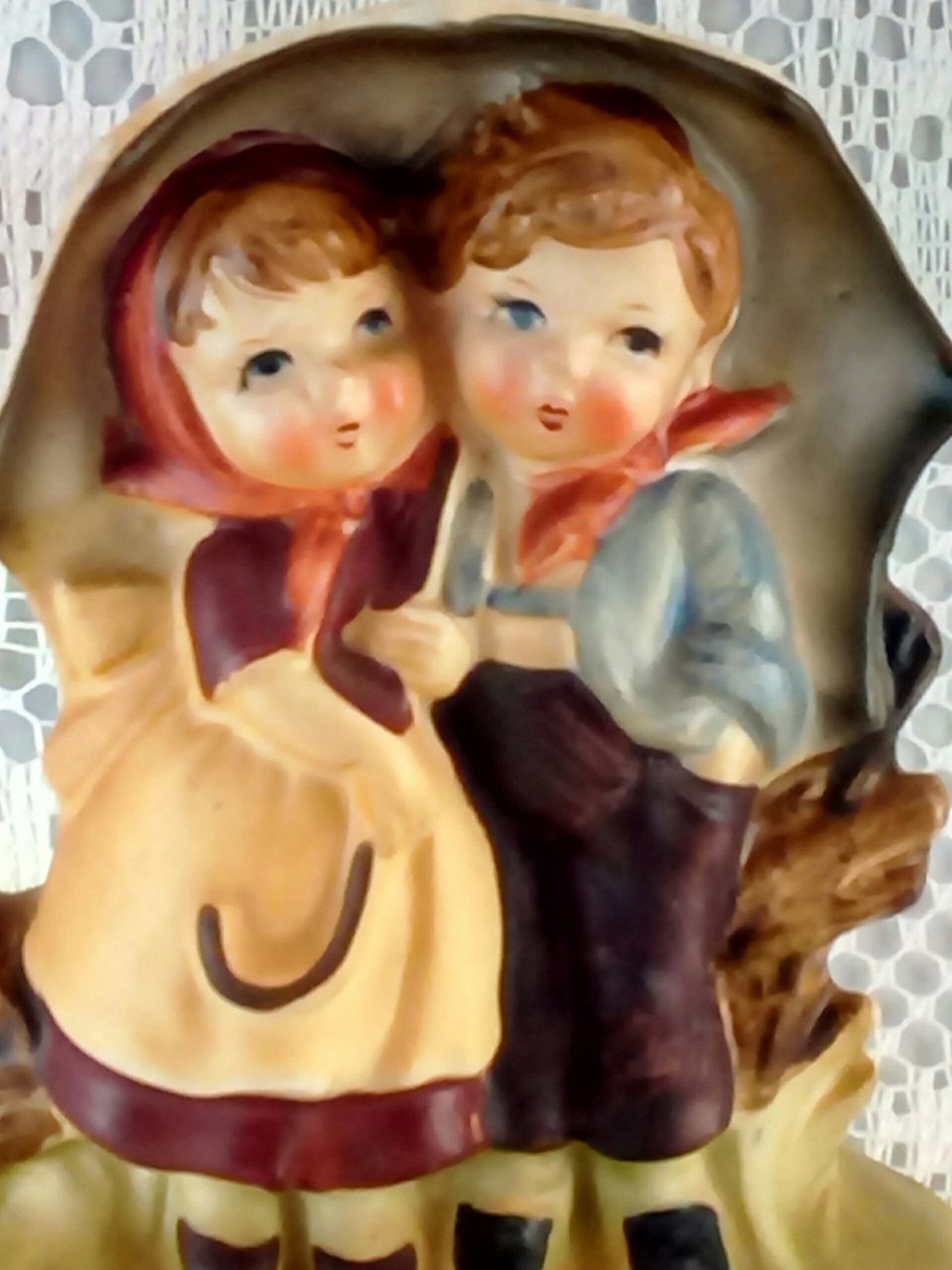 Sankyo Japan Vintage Music Box Kids play Raindrops Keep Falling on My