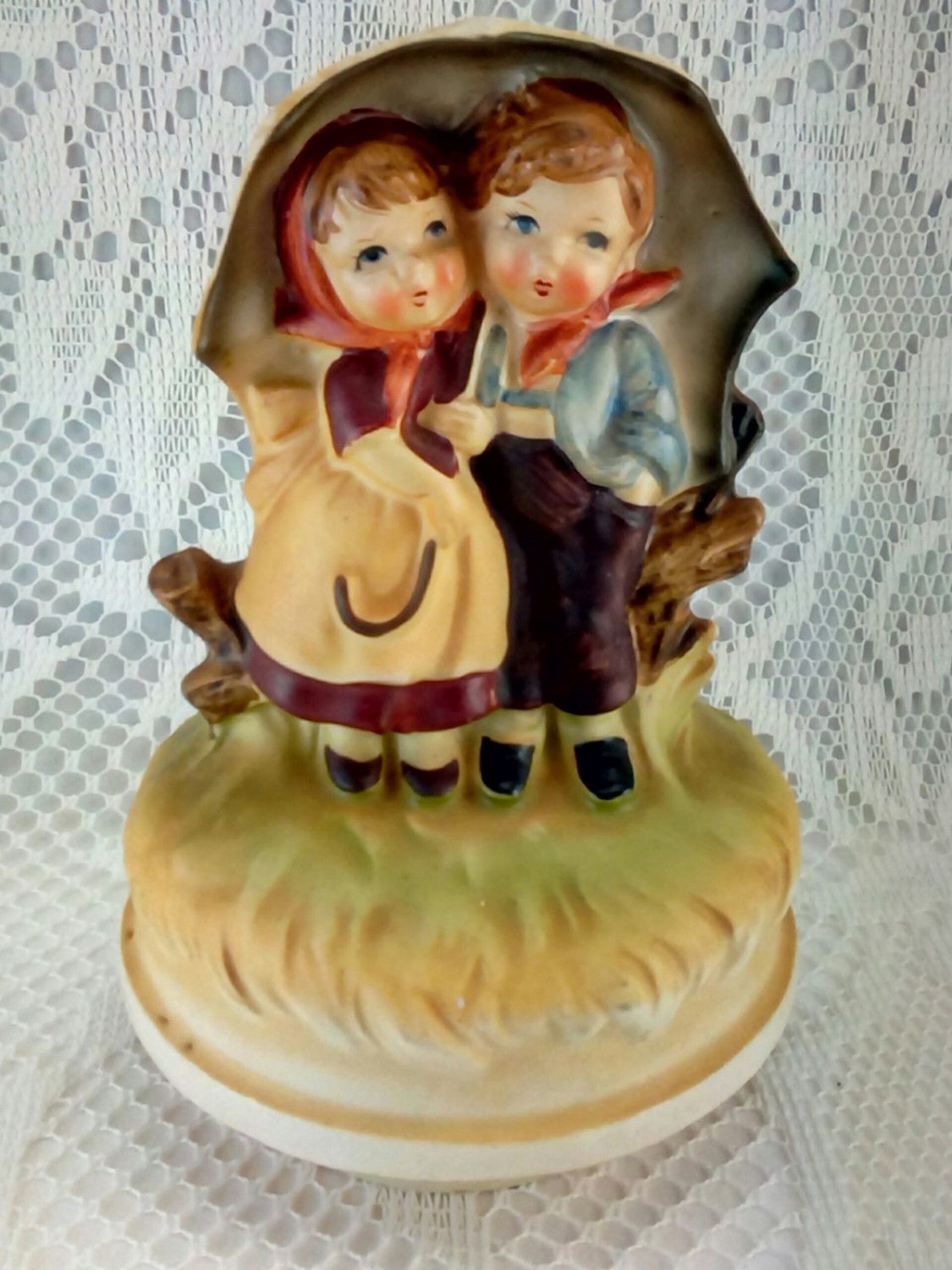 Sankyo Japan Vintage Music Box Kids play Raindrops Keep Falling on My