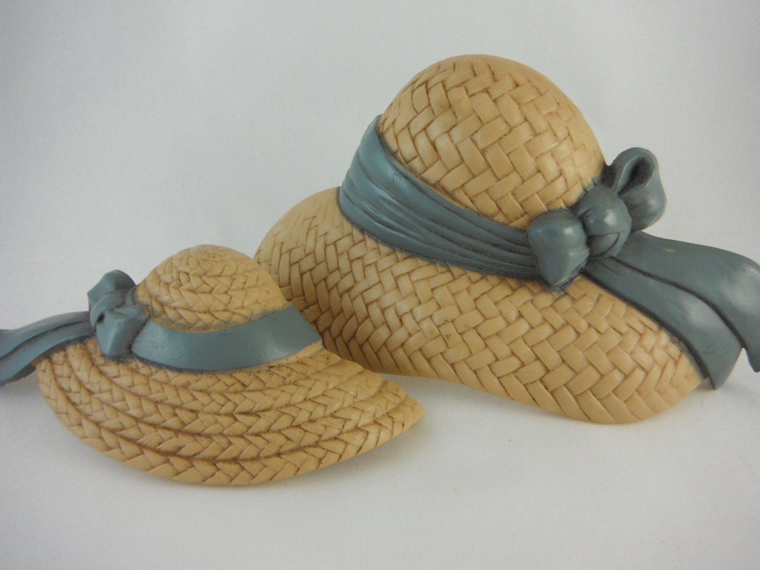 Resin Bonnet Hat Indoor Wall Plaques Blue Ribboned Set of Two Home Decor tblww1