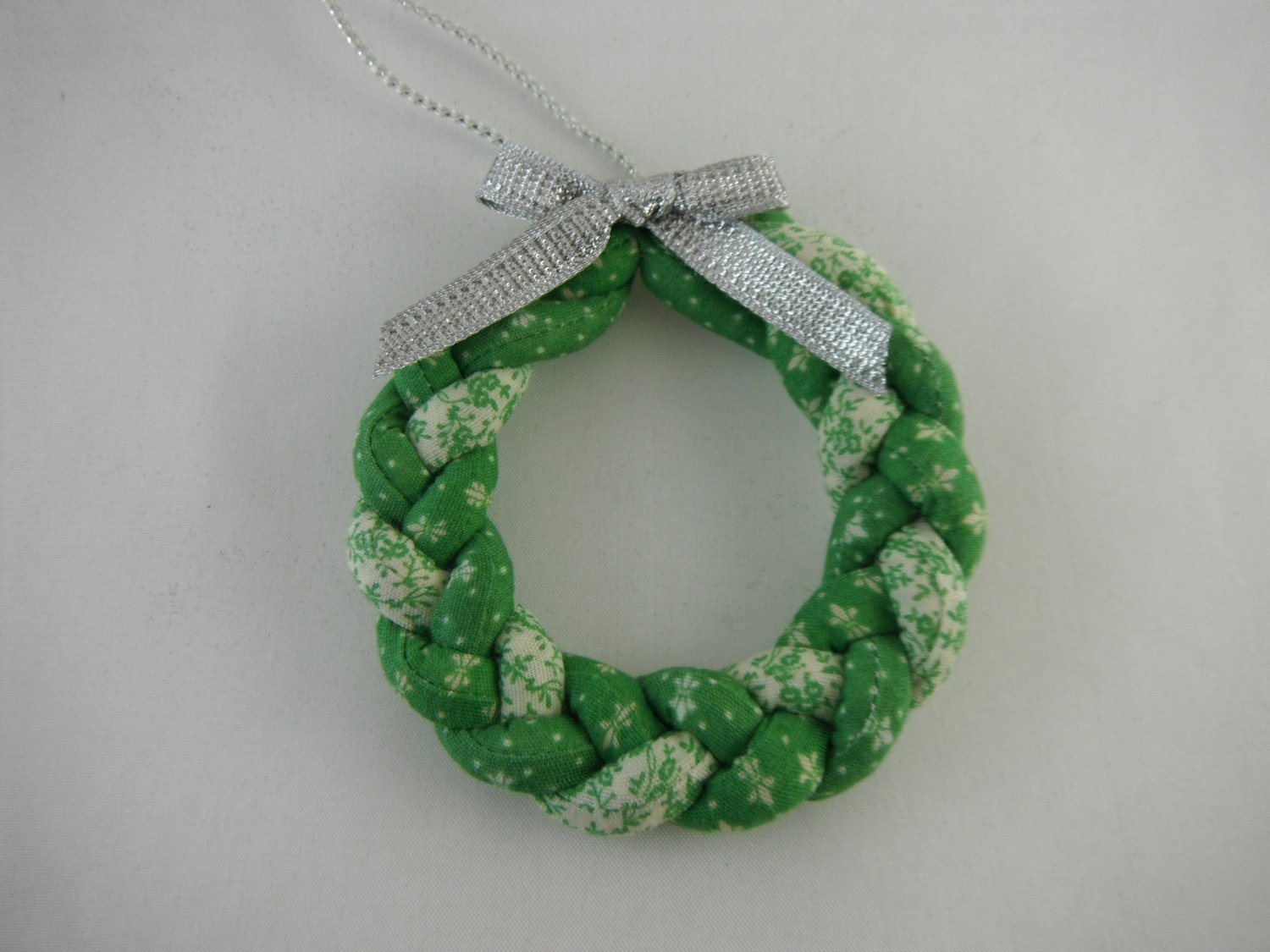 Wreath Christmas Tree Ornament Hand Made USA tbljr1