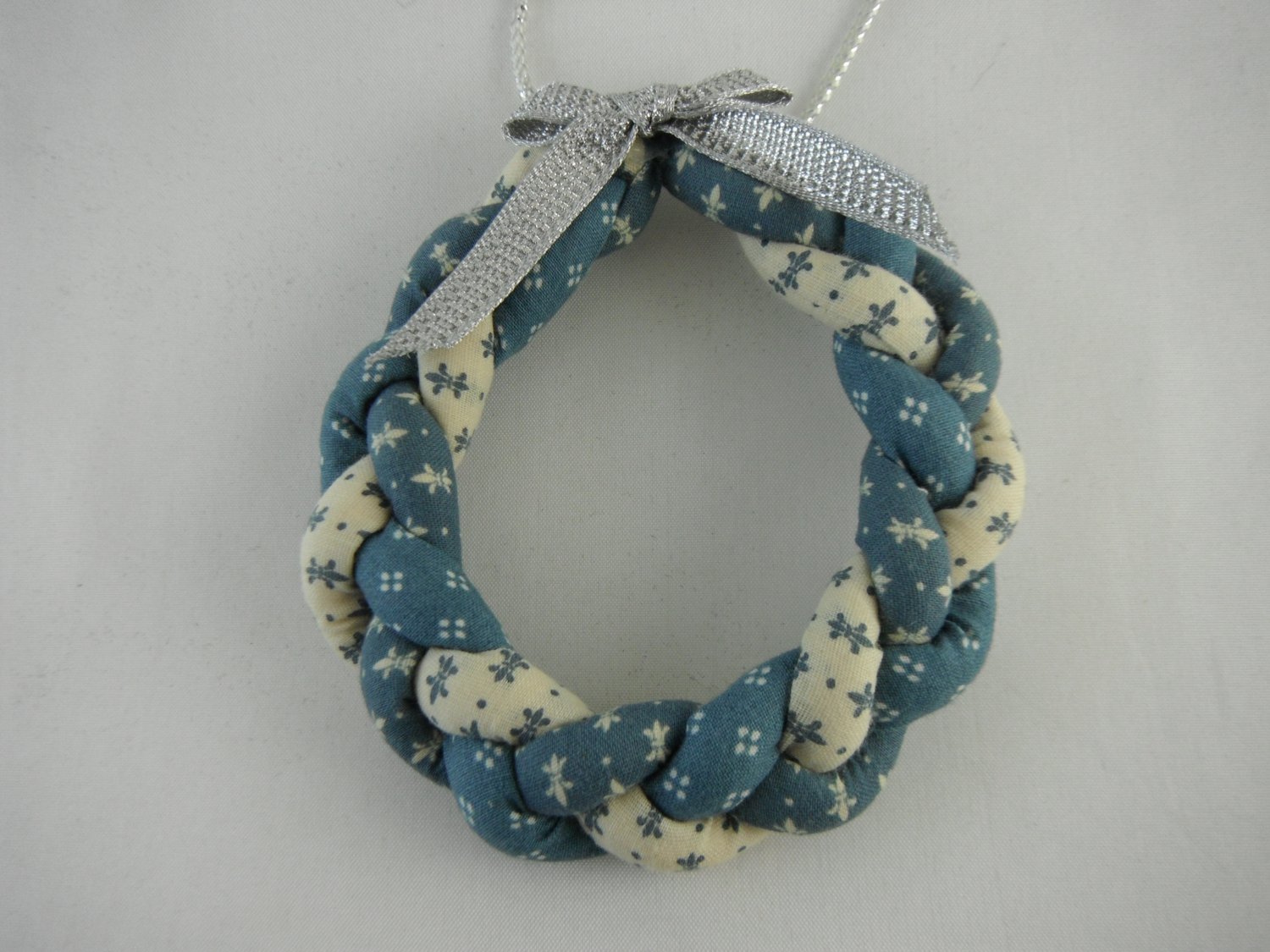 Wreath Christmas Tree Ornament Hand Made USA tbljr1