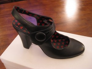 Saints and Sailors Womens Black Strap Heels - Size 8M