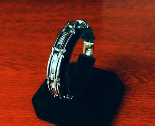 QB67 Iwakura Multi-cord Rubber & 3 Plates Stainless Steel Quantum Bracelet