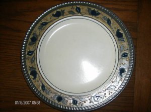 Makasa Intaglio (caco1) 11" Two Dinner Plates  Nice!!