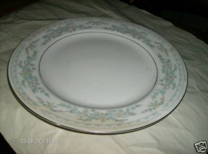 NLLExcel Summer Set Dinner Plates Very Nice!! Bargain!