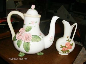 Tea Pot And Pitcher Pink Rose Leaf  Very Nice!!