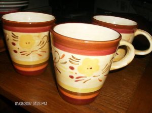 Home Trends 3 Large Cups Very Nice Bargain!!!