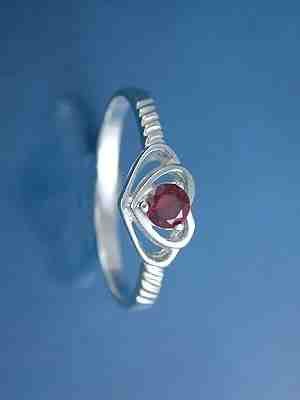 sterling silver 925 ring & garnet gem stone size O