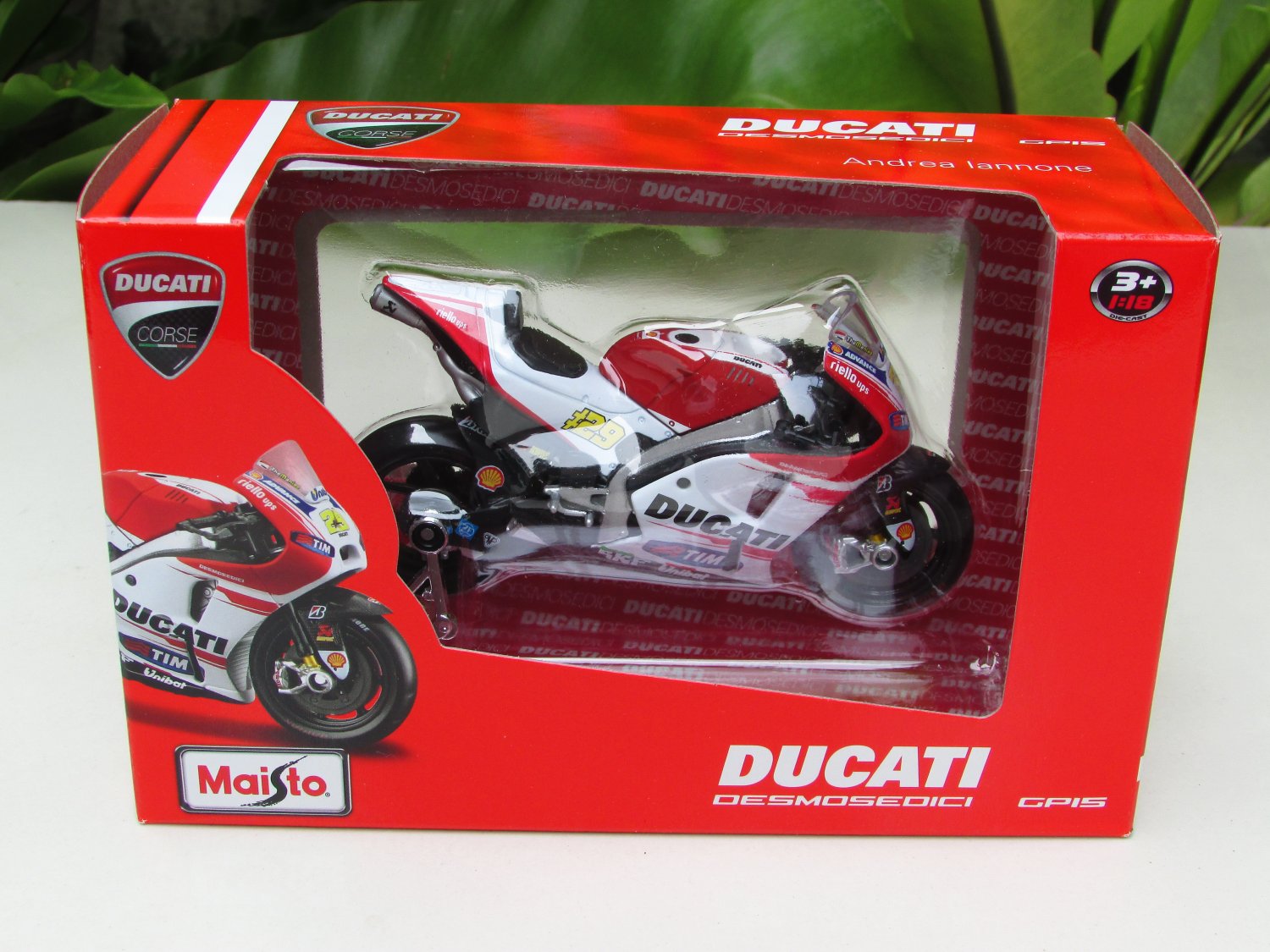 maisto 1 18 moto gp 2015 ducati desmosedici 29 andrea iannone maisto 1 18 moto gp 2015 ducati desmosedici 29 andrea iannone