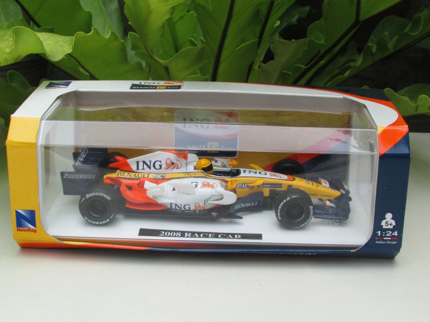 New Ray 1/24 Diecast Car Renault F1 R28 ING 2008 F. Alonso #5