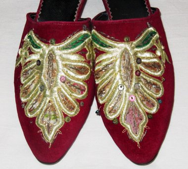 VINTAGE WOMEN'S SHOES ORIENTAL SLIPPERS UZBEK HAND GOLD EMBROIDERY