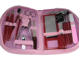 NEW 18-PIECE MANICURE & COSMETIC TRAVEL SET WCONVENIENT ZIPPER CASE - L PNK
