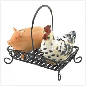 BARNYARD SALT & PEPPER SET