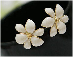 White flower Earring