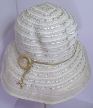 BUCKET HAT