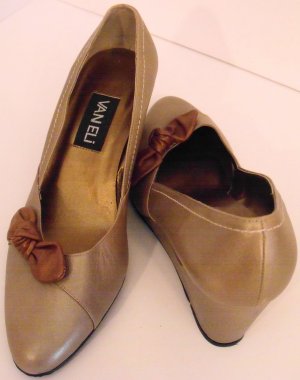 WOMEN WEDGE BY  VAN  ELI
