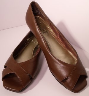 SOFT STYLE A HUSH PUPPIES COMPANY