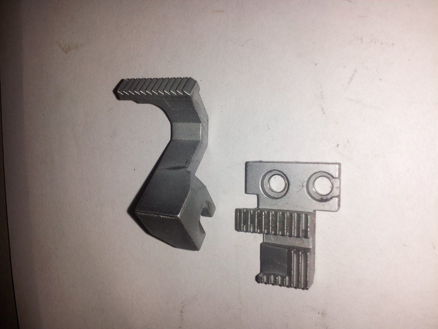 Brother 834DP serger feed dogs