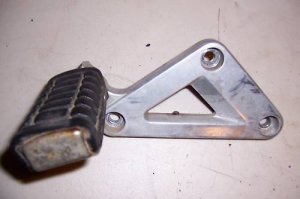 LEFT REAR FOOT PEG AND BRACKET Shadow VT 700 VT 750