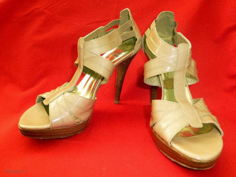 Escarpins Stuart Weitzman Belle - Talons Nude Vernis, Taille US 12 (UK 10), Neuf Avec Défauts