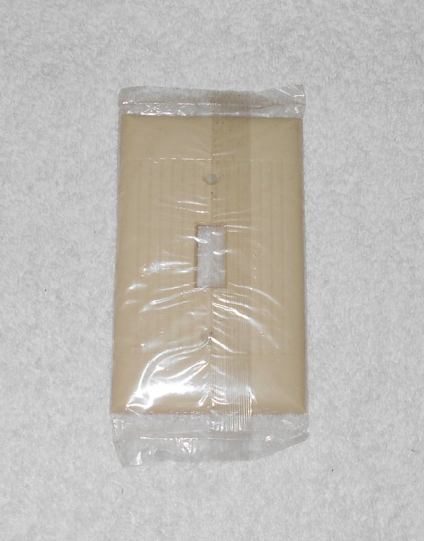 Sierra Electric - Single Switch Wallplate - Fluted - Ivory Bakelite - Vintage - New