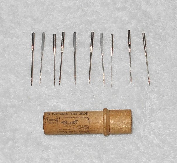 Boye Wooden Needle Case & 10 Shuttle Needles Vintage