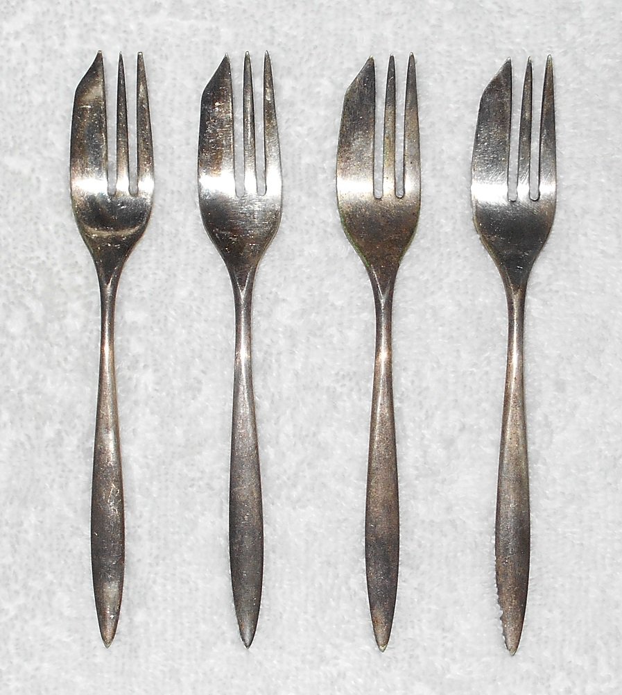 Community - (x4) Silver Plated Pastry Forks - Plain Pointed Handles - Vintage
