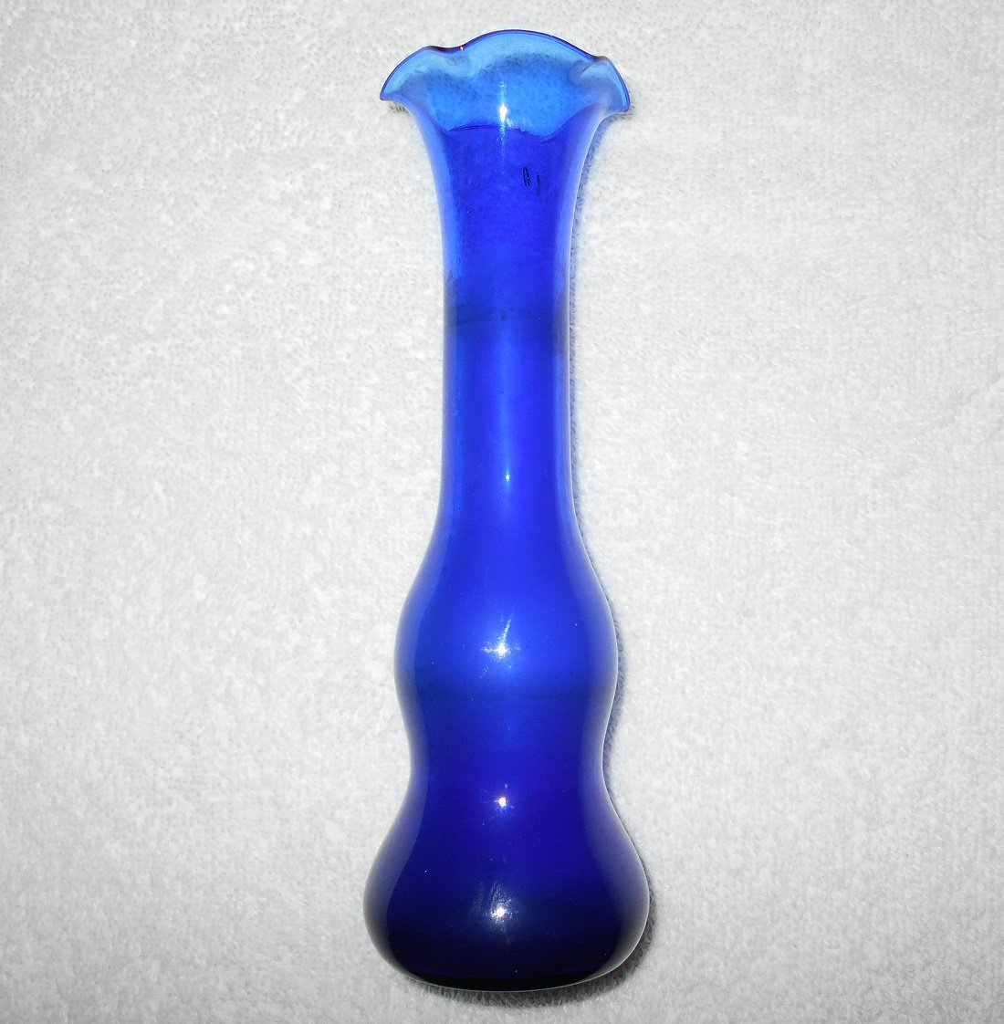 Tulip Shaped Glass Vase Blue Blown Glass 7 3/4 Inches Tall Vintage