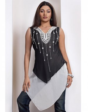 Express the innermost beauty of black georgette tunic