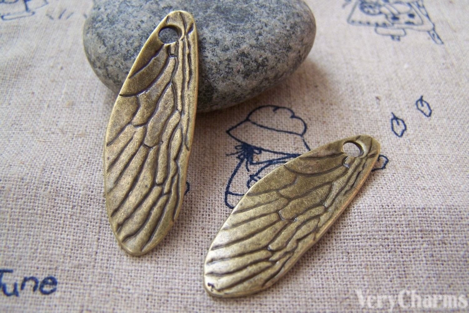 Antique Bronze Cicada Dragonfly Wing Pendants Charms Set of 4 A3050