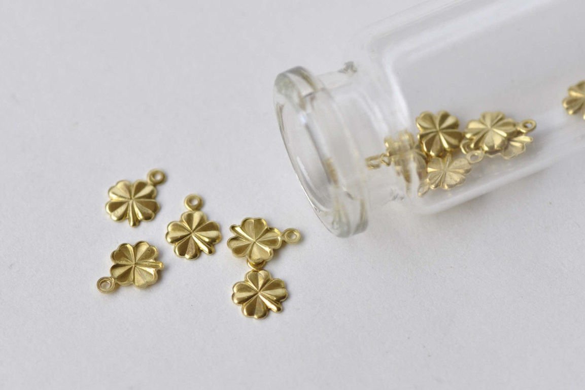 50 pcs Raw Brass Tiny Lucky Clover Flower Embellishments A8736