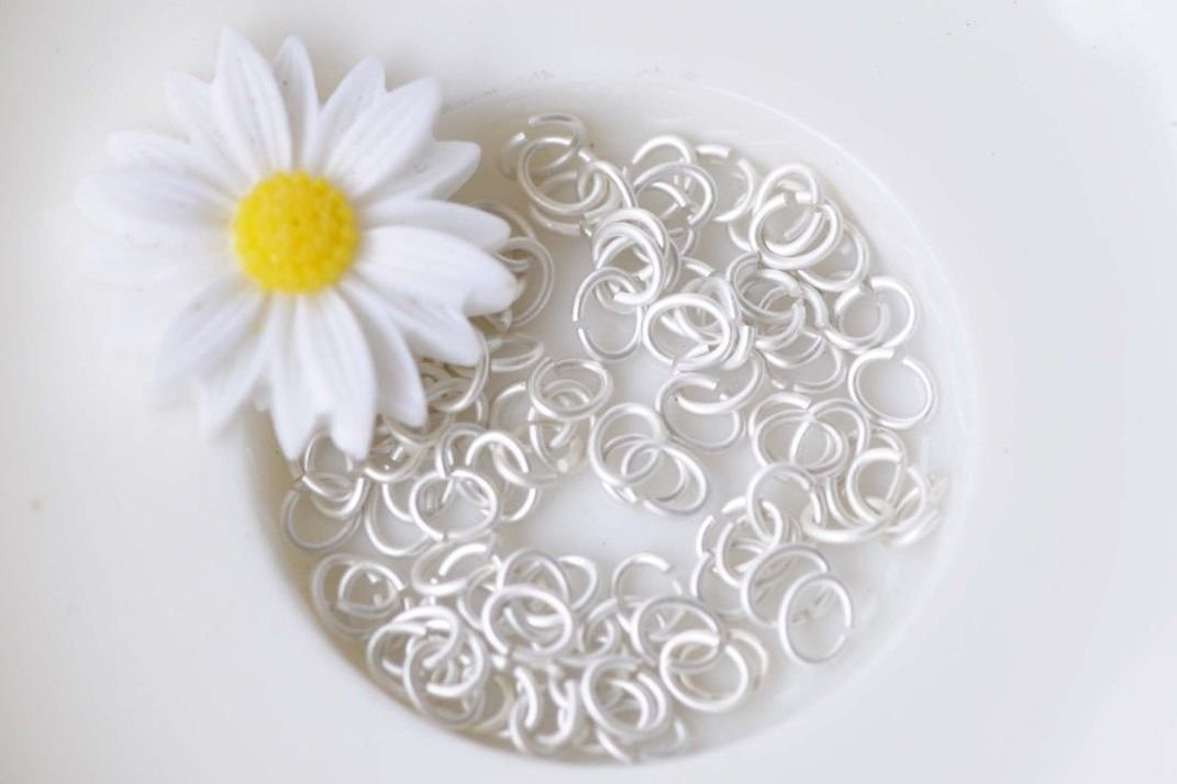 100 pcs Matte Silver White Oval Jump Rings 4x5mm 22G A8679