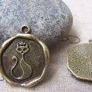 10 pcs Antique Bronze Cat Crown Queen Charms Pendants 20mm A2929