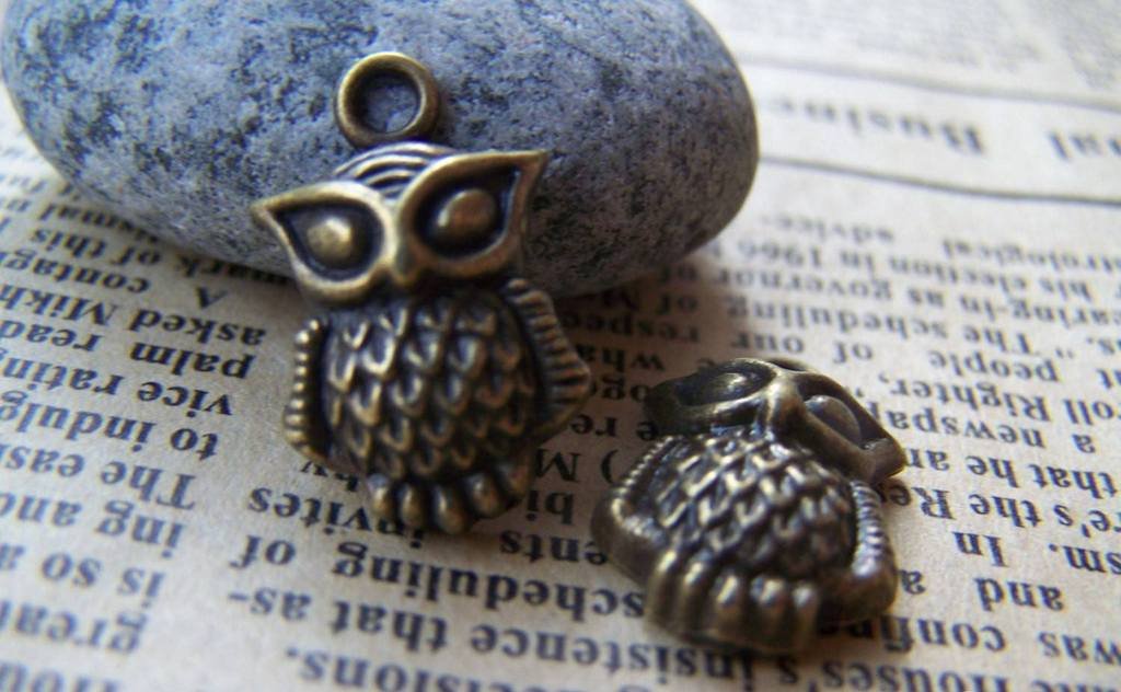 10 pcs Antique Bronze Tiny Owl Charms 13x16mm A134
