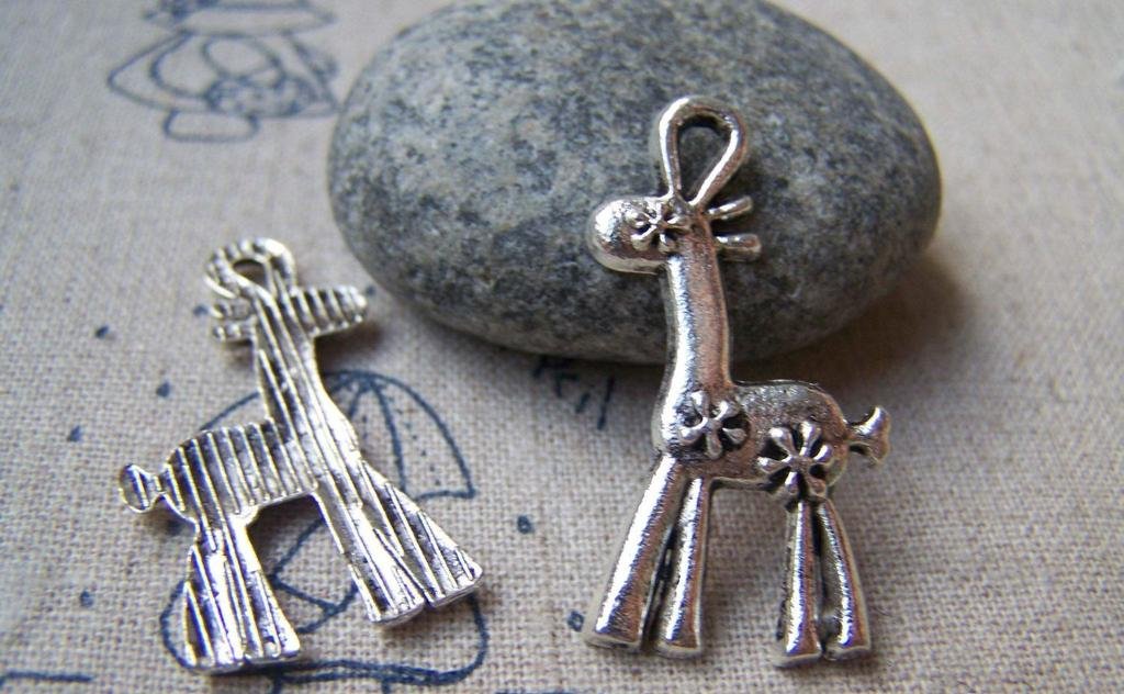 10 pcs Antique Silver Cute Giraffe Charms Pendants A1158
