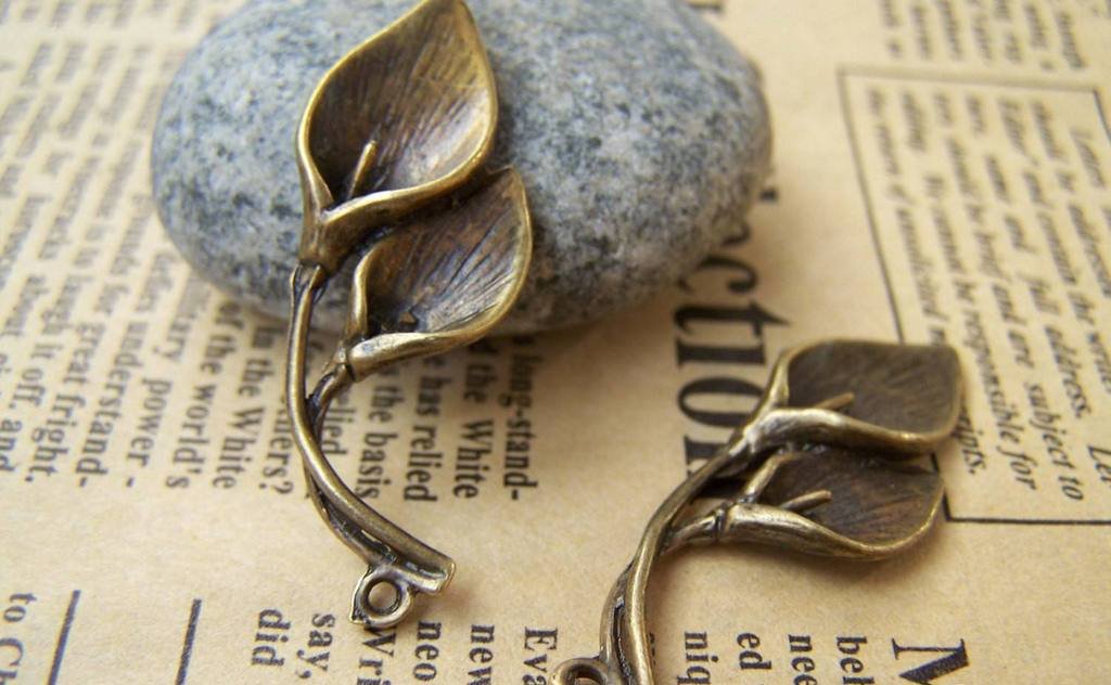 10 pcs Calla Lily Pendants Antique Bronze Charms A346