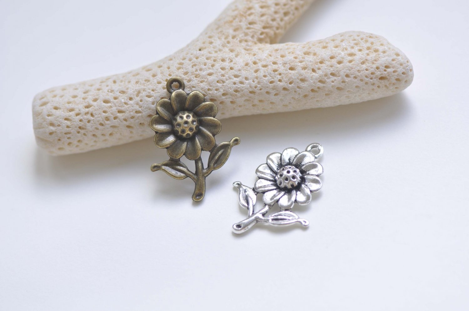 20 pcs Antique Bronze/Silver Sunflower Charms Pendants Antique Bronze