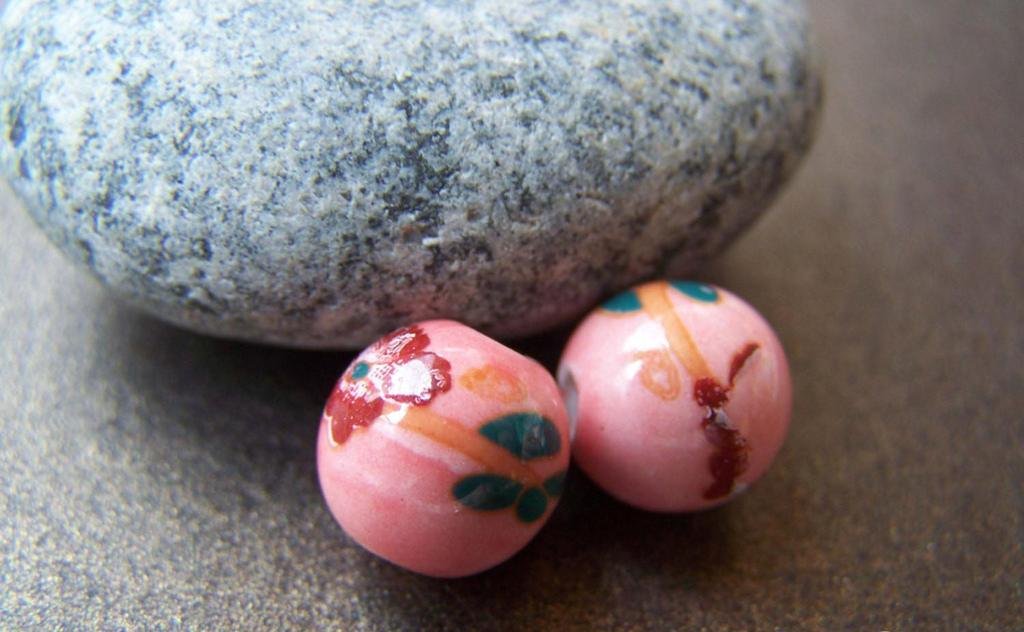 10 pcs Red Flower Green Leaf Pink Ceramic Beads 10mm A1891