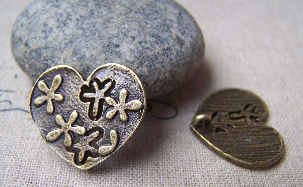 10 pcs Antique Bronze Back Loop Flower Heart Charms A1519