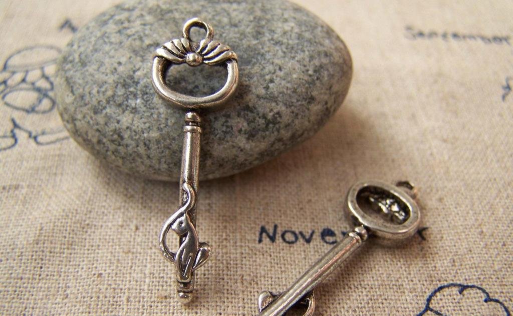 20 pcs of Antique Silver Skeleton Cat Key Charms 10x35mm A1233