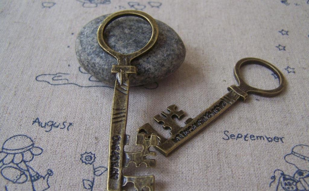 6 pcs of Antique Bronze Flat  Key Pendant  23x68mm A4272